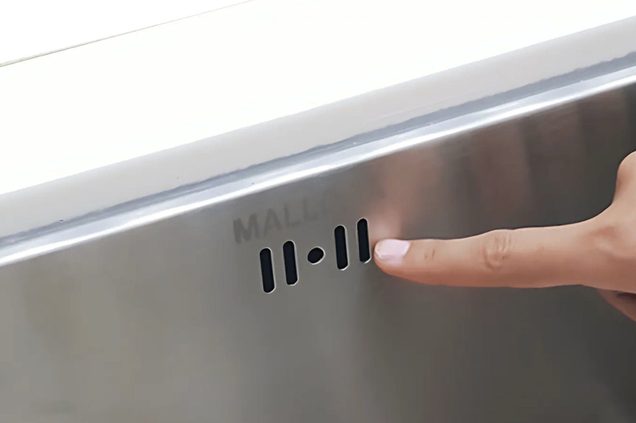 Trang bị cho chậu rửa MS 6075 lỗ thoát nước chống tràn