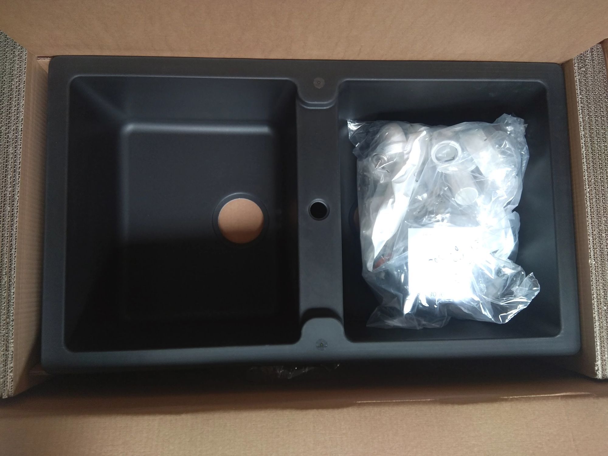 Đóng gói tiêu chuẩn có kèm siphon