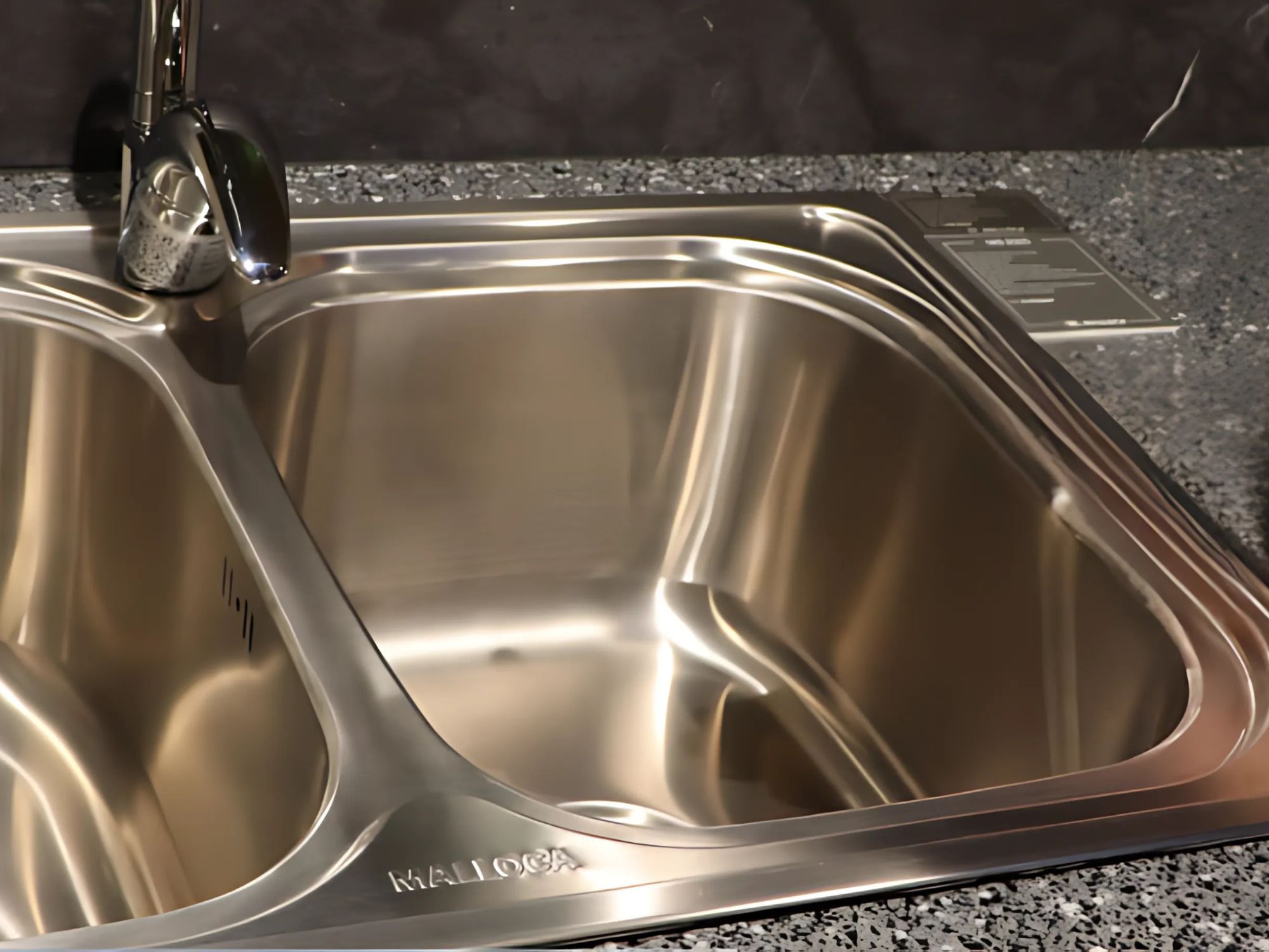 Lồng chậu sâu,&nbsp;hạn chế văng nước, giữ gìn sự sạch sẽ và tiện nghi cho căn bếp