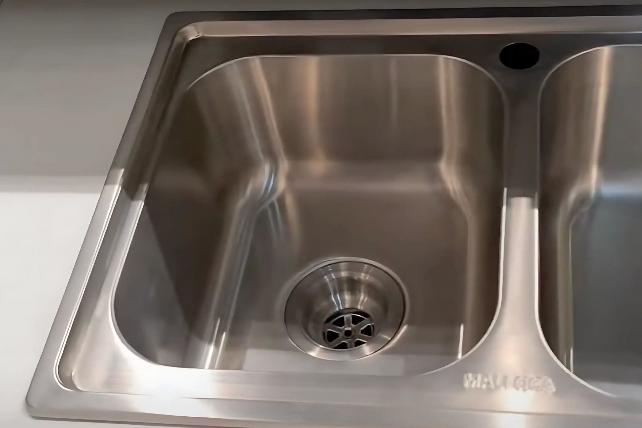 Chậu rửa Malloca MS 2076E có độ dày 0.8mm