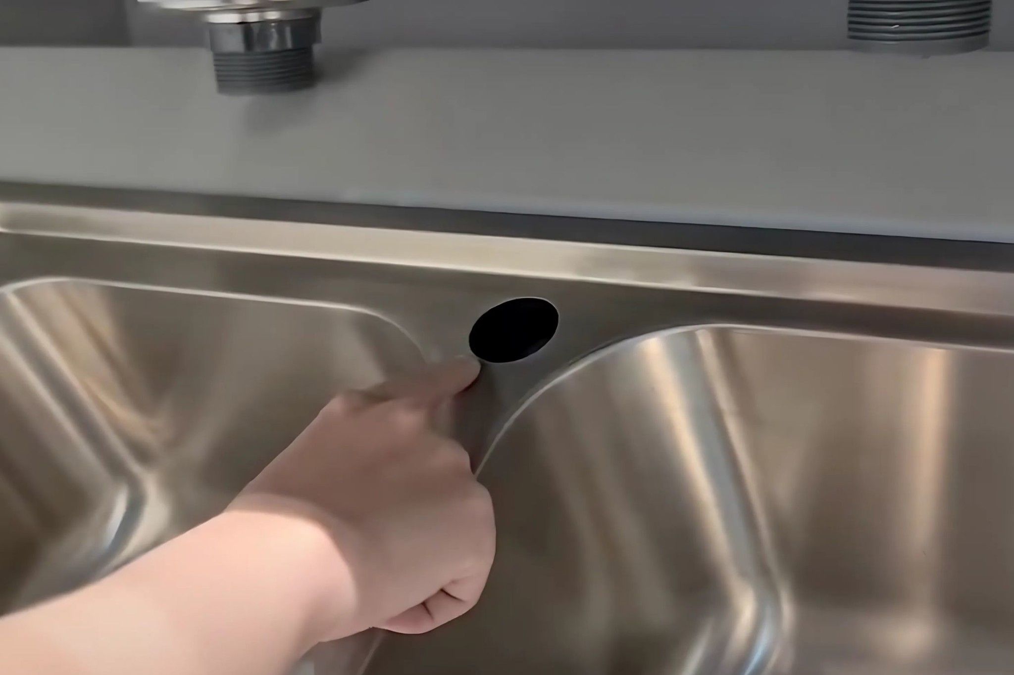 Có thể kết hợp với vòi rửa của Malloca một cách tiện lợi