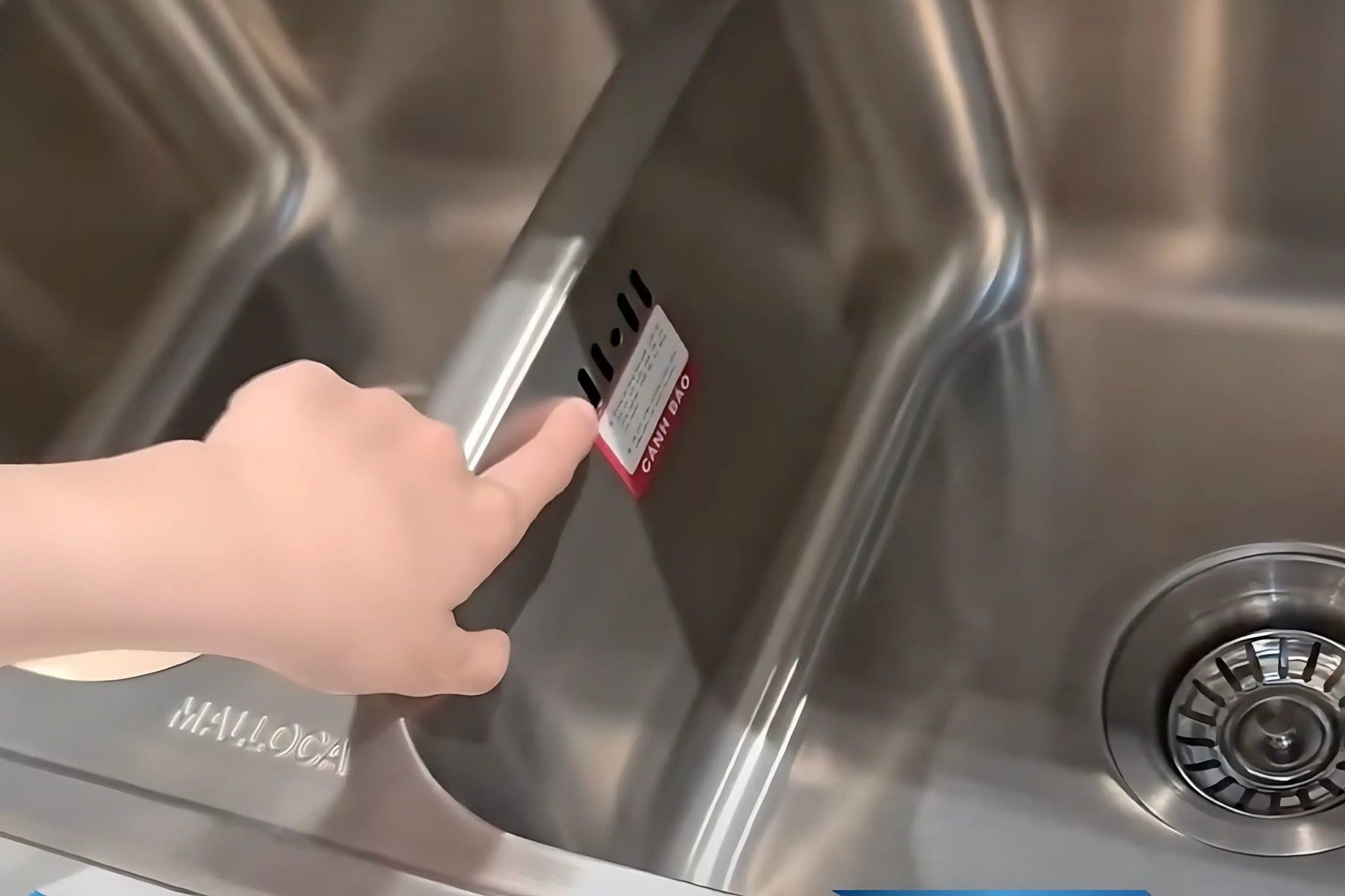 Bồn rửa Malloca MS 2076E tích hợp khả năng chống tràn hiệu quả