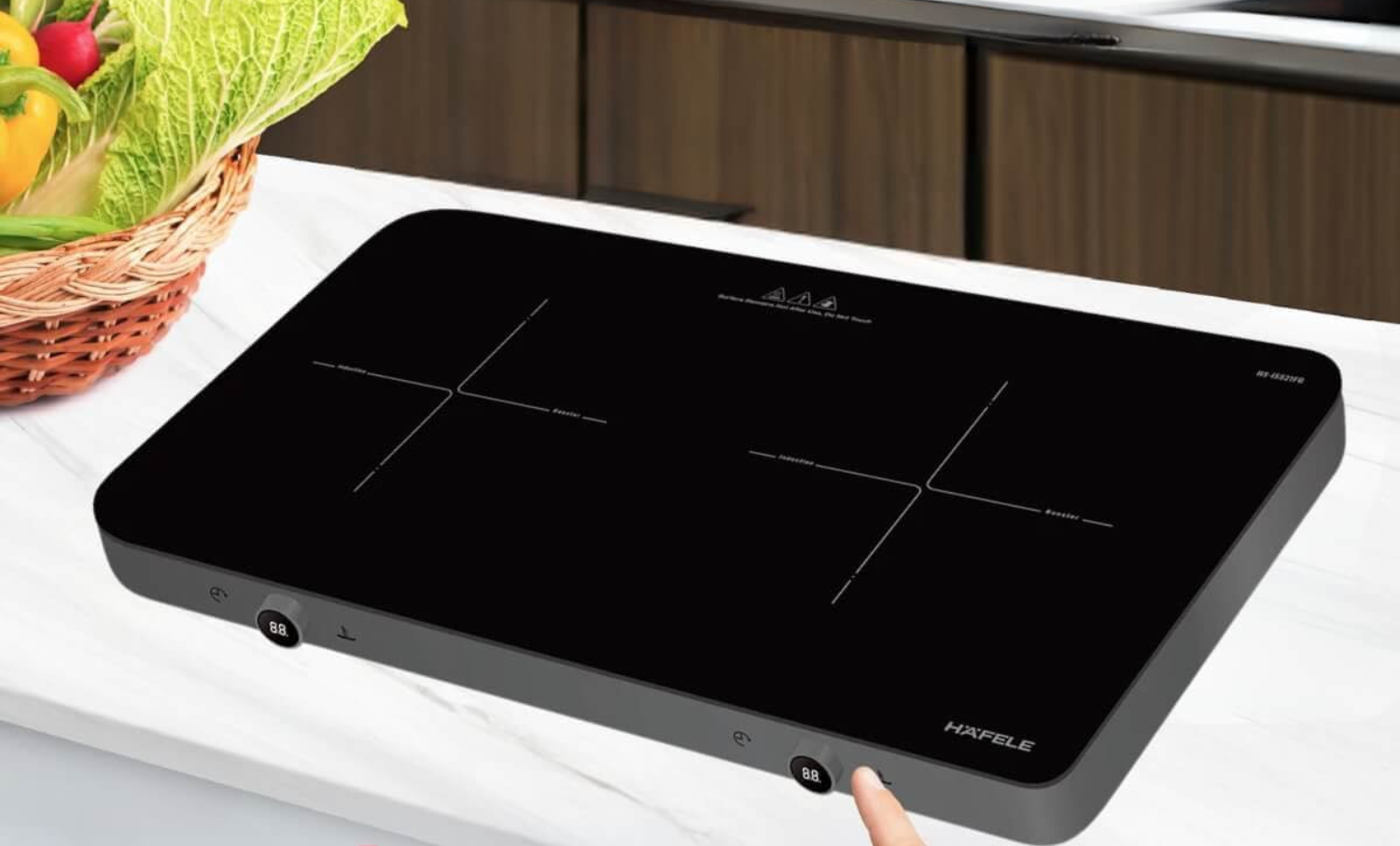 Bếp điện từ Hafele lắp dương có chân đế, được đặt trực tiếp trên mặt bàn