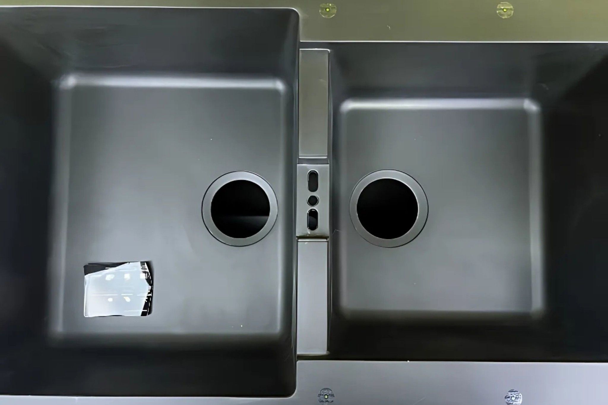 Thiết kế ngăn mùi hiệu quả, đảm bảo không gian luôn sạch