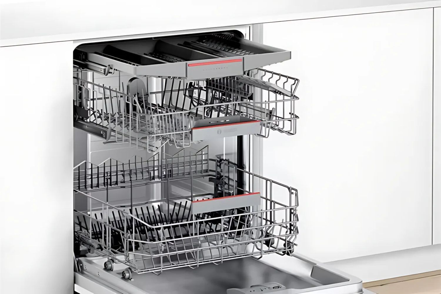 Khoang rửa rộng rãi nhờ vào hệ thống 3 khay rửa