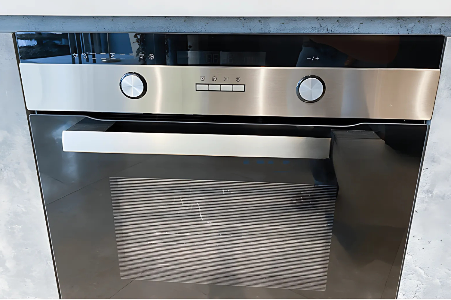 Lò nướng Malloca MOV-659S mang đến trải nghiệm điều khiển hiện đại và tiện lợi