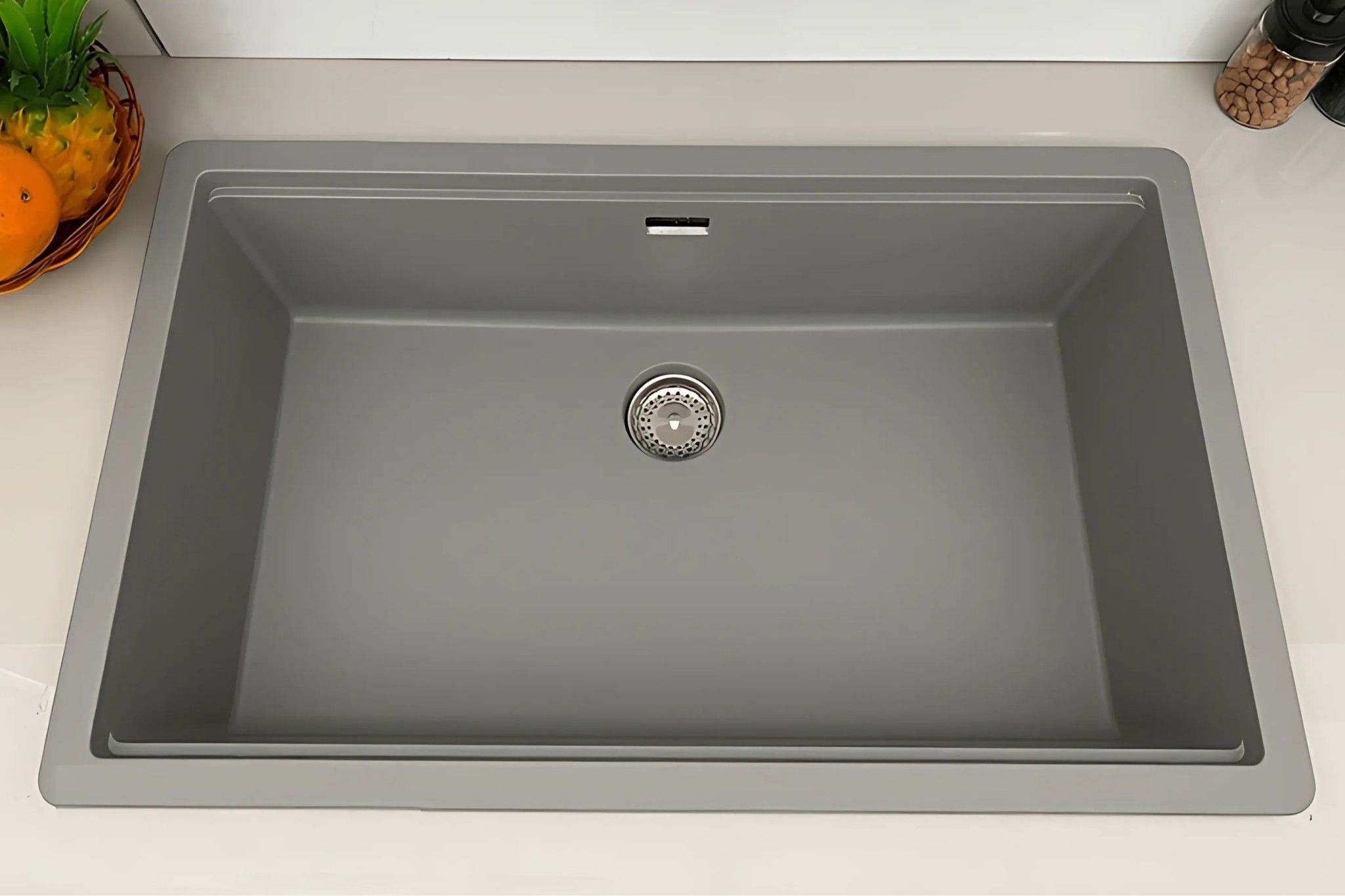 Chất liệu đá Granite tự nhiên cao cấp, đảm bảo độ bền cao