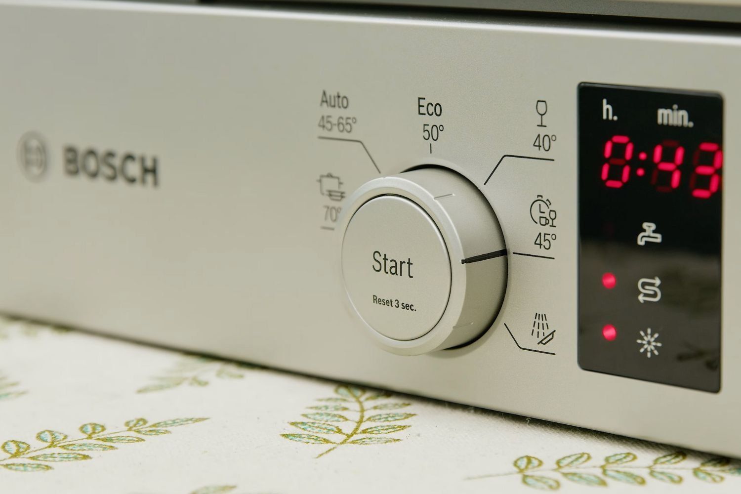 Khởi động máy xem độ ổn định, kiểm tra lỗi trước khi dùng chính thức