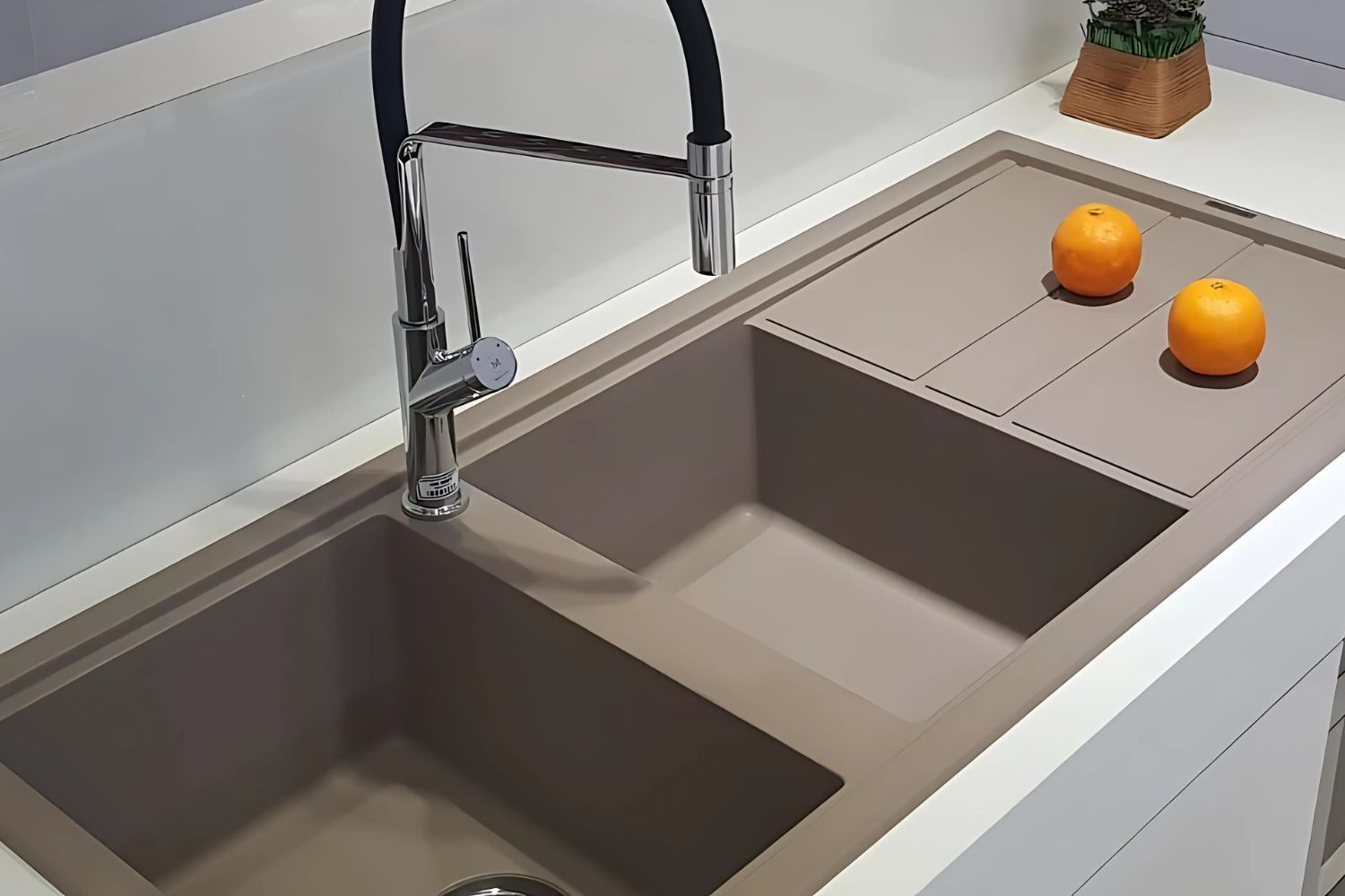 Chậu rửa bát bằng đá kết hợp bàn chờ tiện lợi khi sơ chế thực phẩm