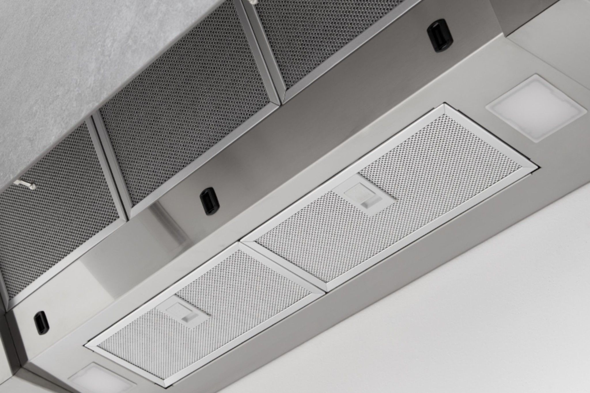 Lưới lọc chất liệu nhôm dễ tháo rời, vệ sinh nhanh chóng