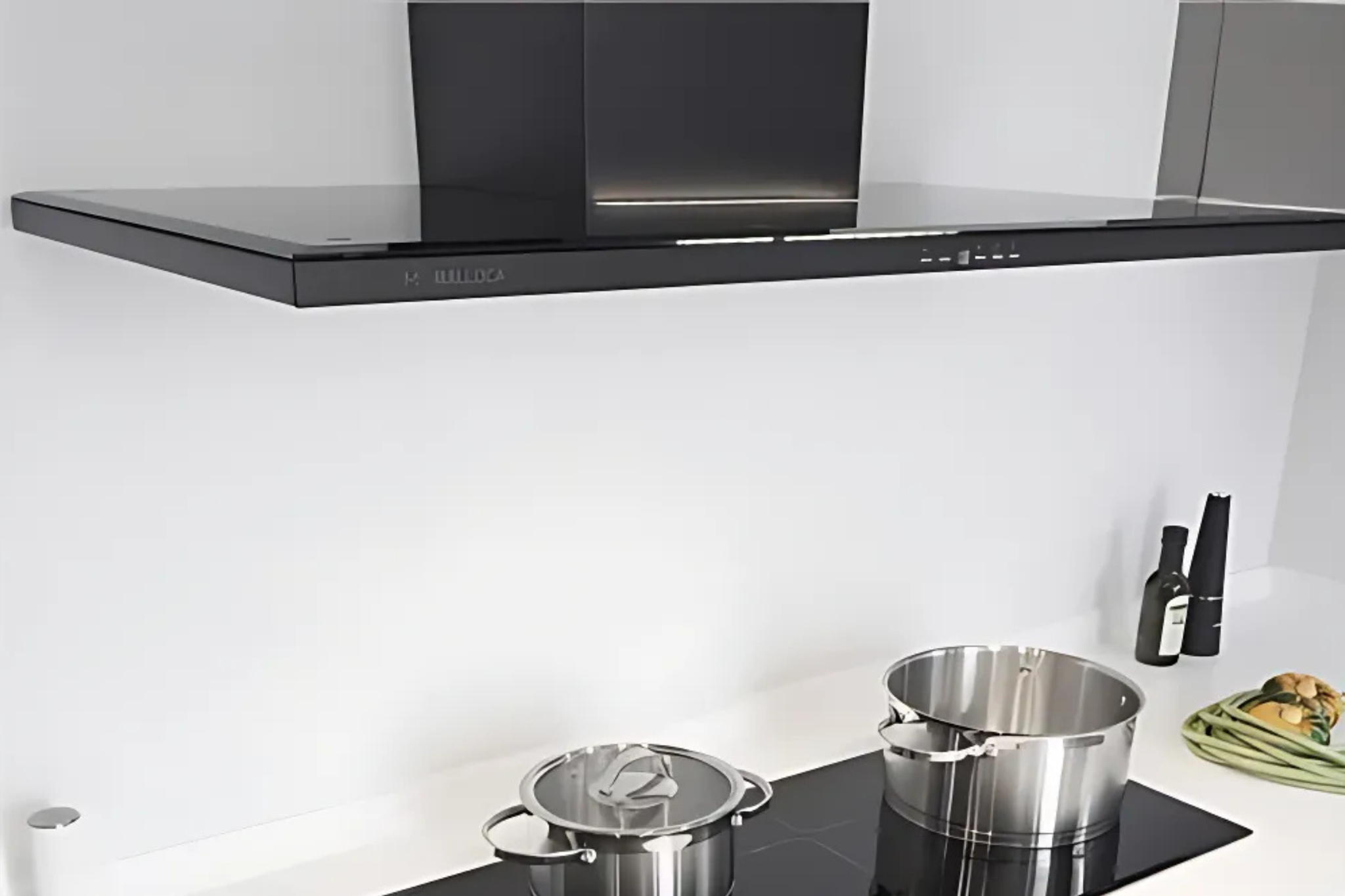 Malloca SLIM K4250 hỗ trợ chiếu sáng, giúp người dùng thuận tiện trong việc nấu ăn