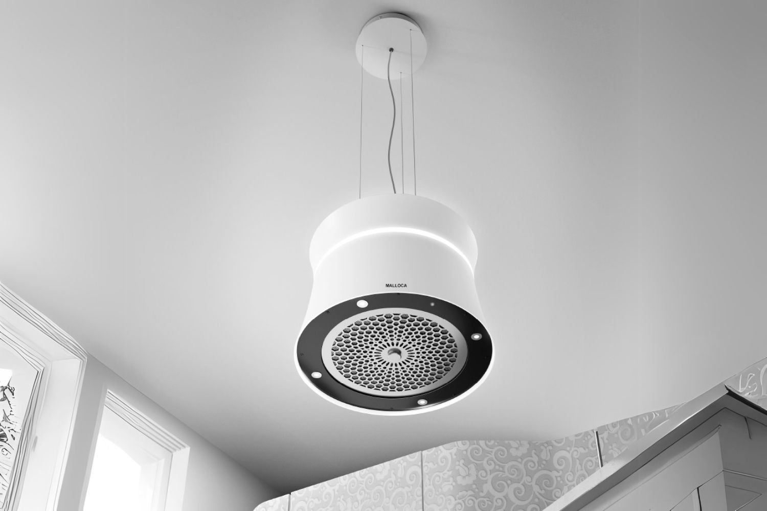 Malloca SOPHIE K-500W trang bị lưới lọc bằng inox và nhôm giúp loại bỏ dầu mỡ hiệu quả