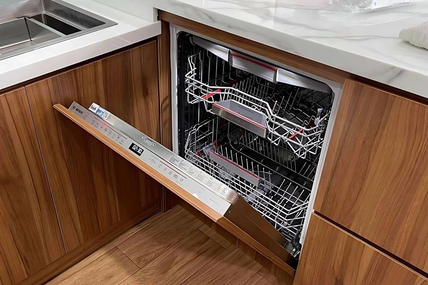 Thiết kế âm tủ toàn phần đồng bộ với thiết kế của không gian