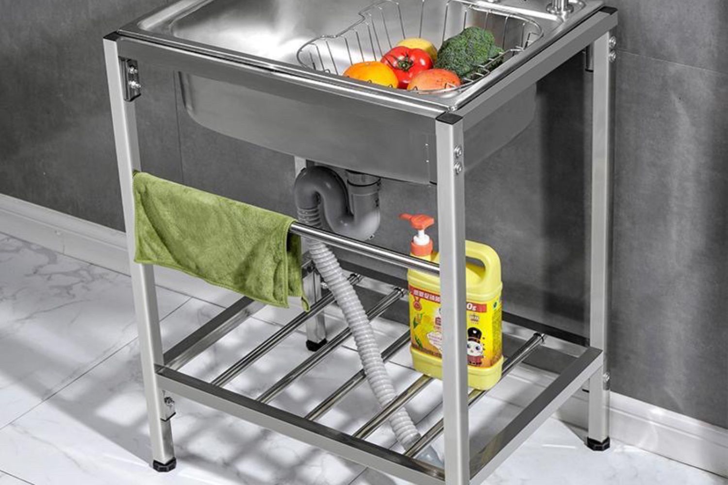 Chậu rửa bát có chân, di chuyển linh hoạt