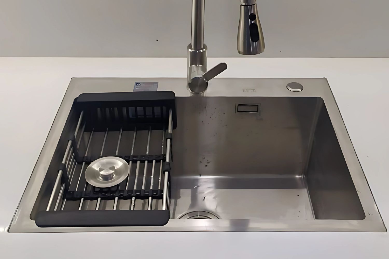 Chậu rửa bát inox thiết kế lắp bán âm, tinh tế hiện đại