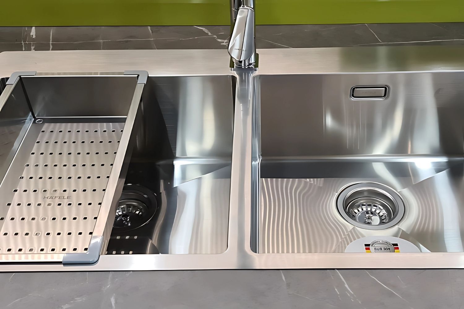 Chậu rửa có độ sâu 200mm, hạn chế văng nước ra bên ngoài