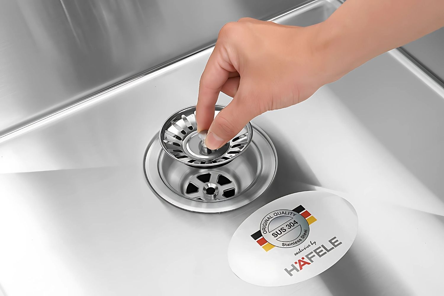 Trang bị rổ lọc rác bằng inox không gỉ ở cả hai hố rửa