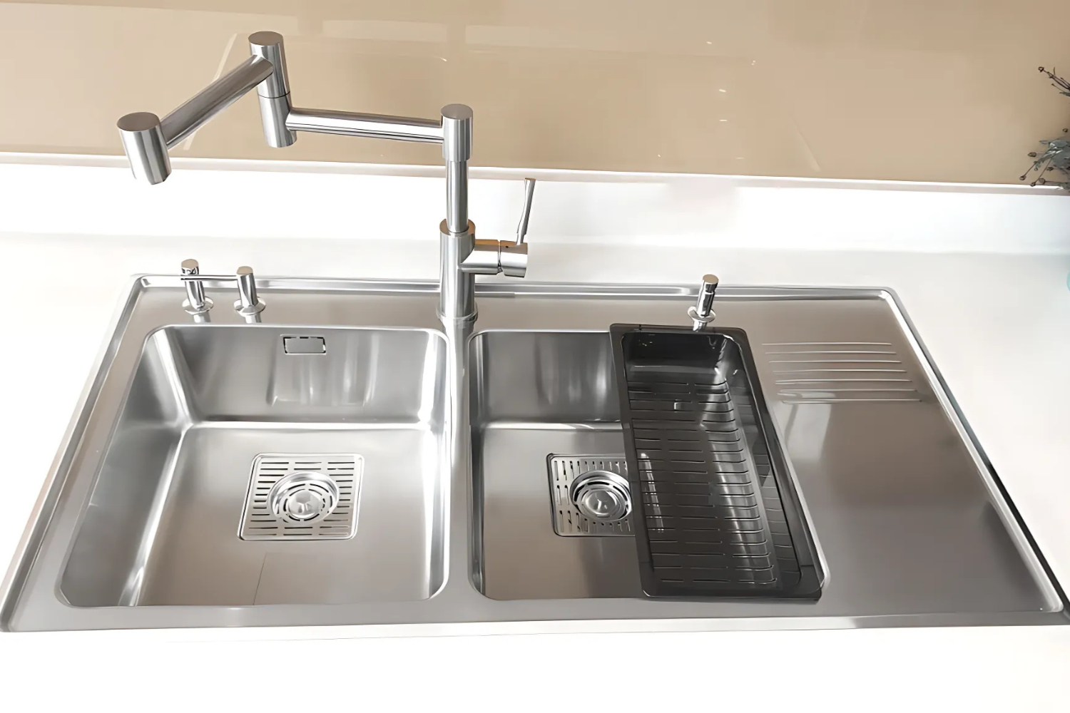 van-xa-helixpro-duoc-trang-bi-ngay-mat-chau-teka