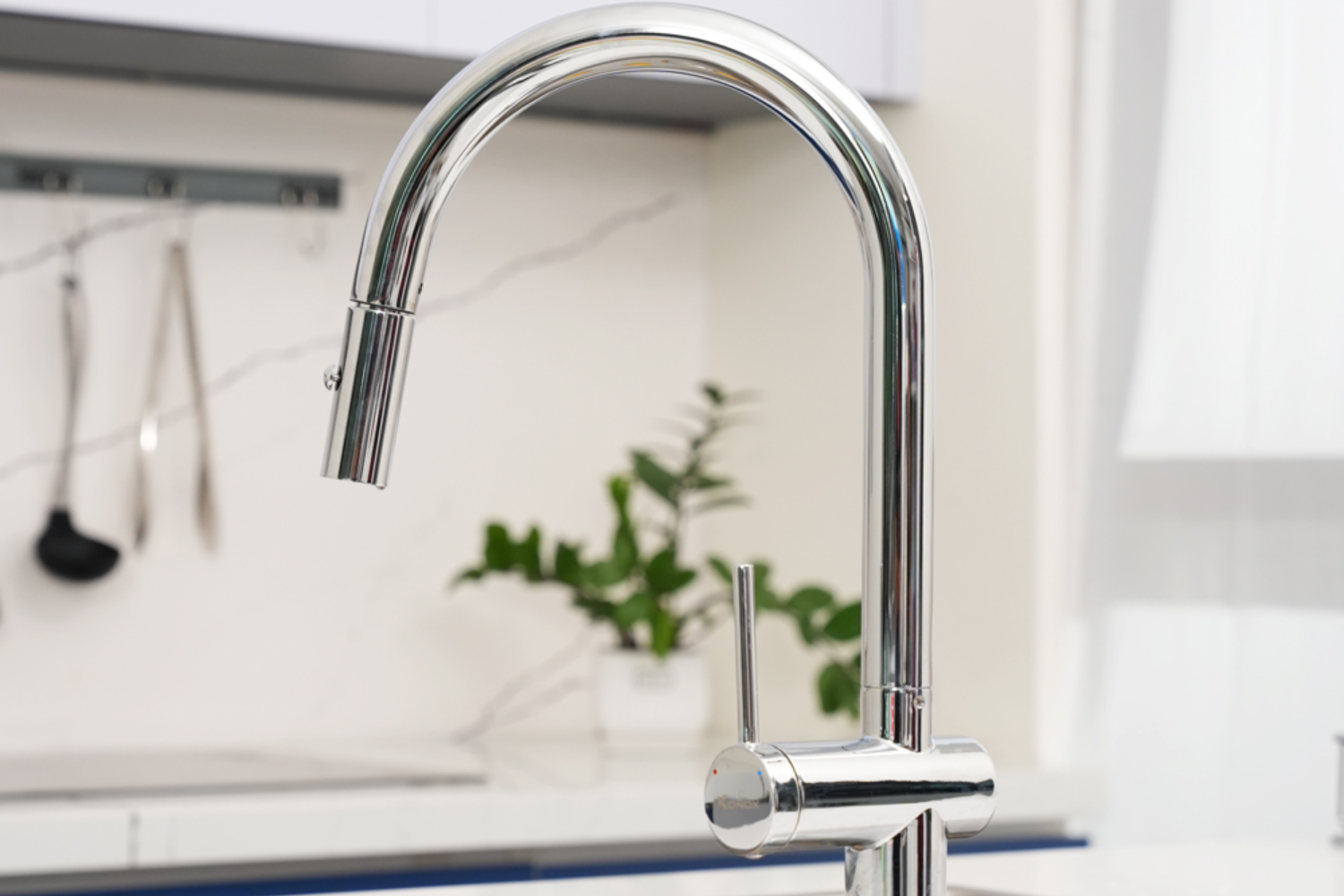 Vòi nước Teka với thiết kế thân cứng