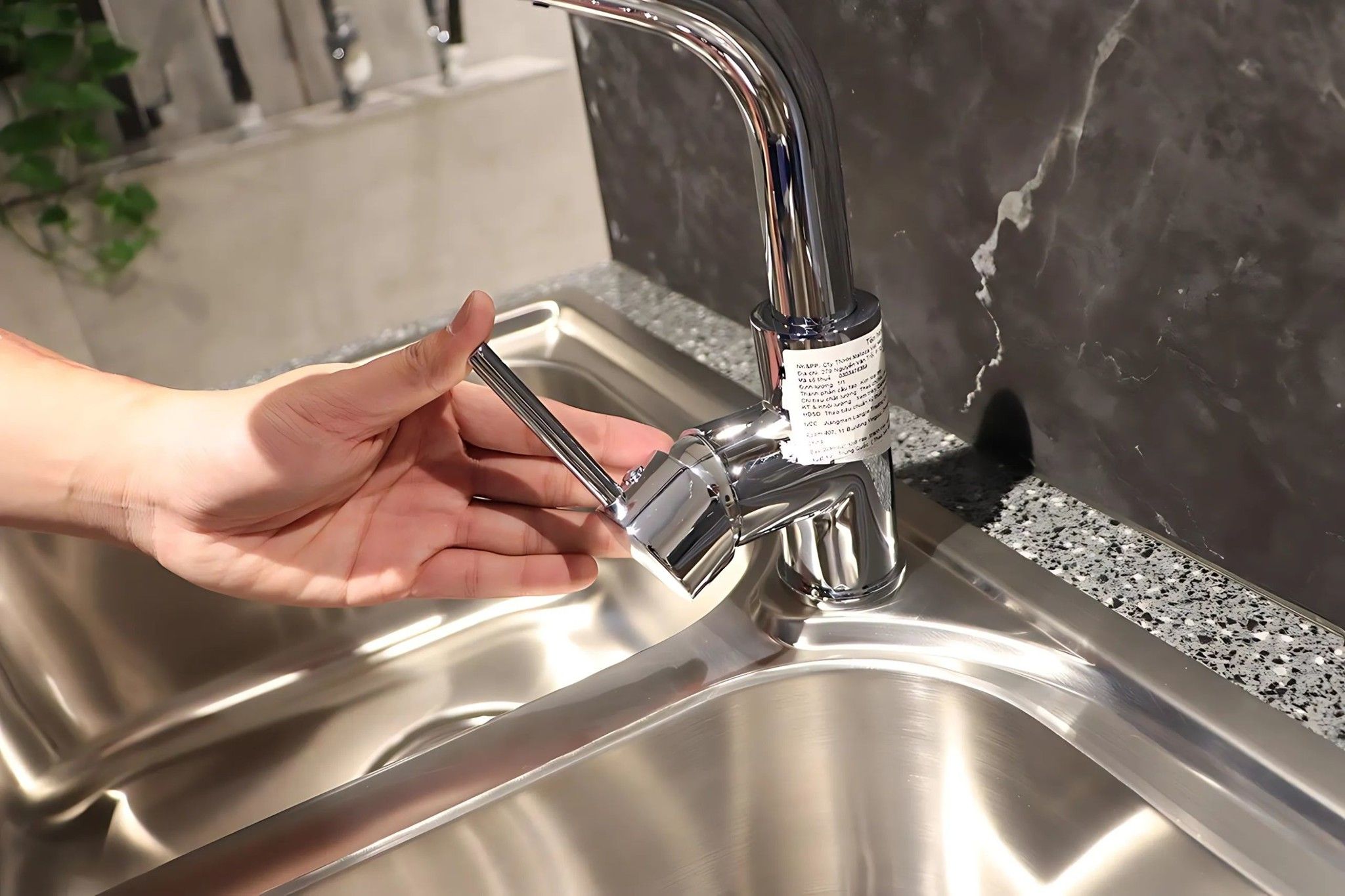 Tay gạt điều chỉnh nhiệt độ và lưu lượng nước&nbsp; Mượt mà, chính xác