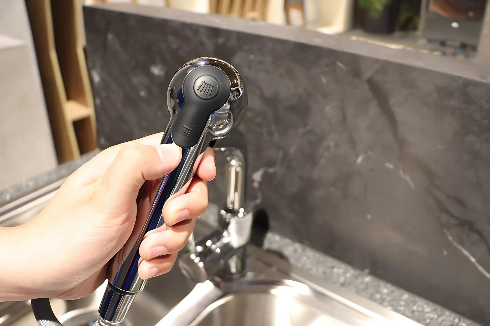 Hai chế độ xả nước – Điều chỉnh dễ dàng bằng nút nhấn