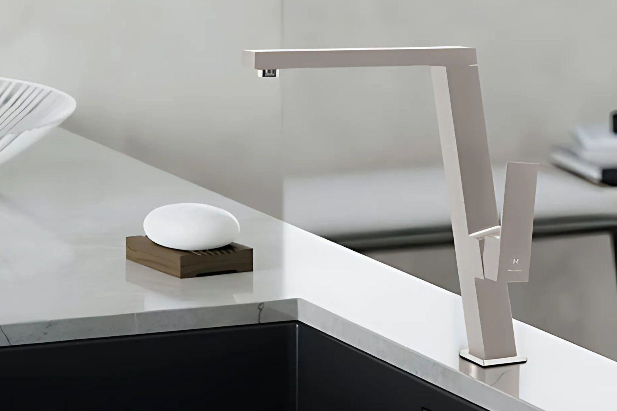 Cấu trúc xoay 360 độ linh hoạt trong thao tác rửa