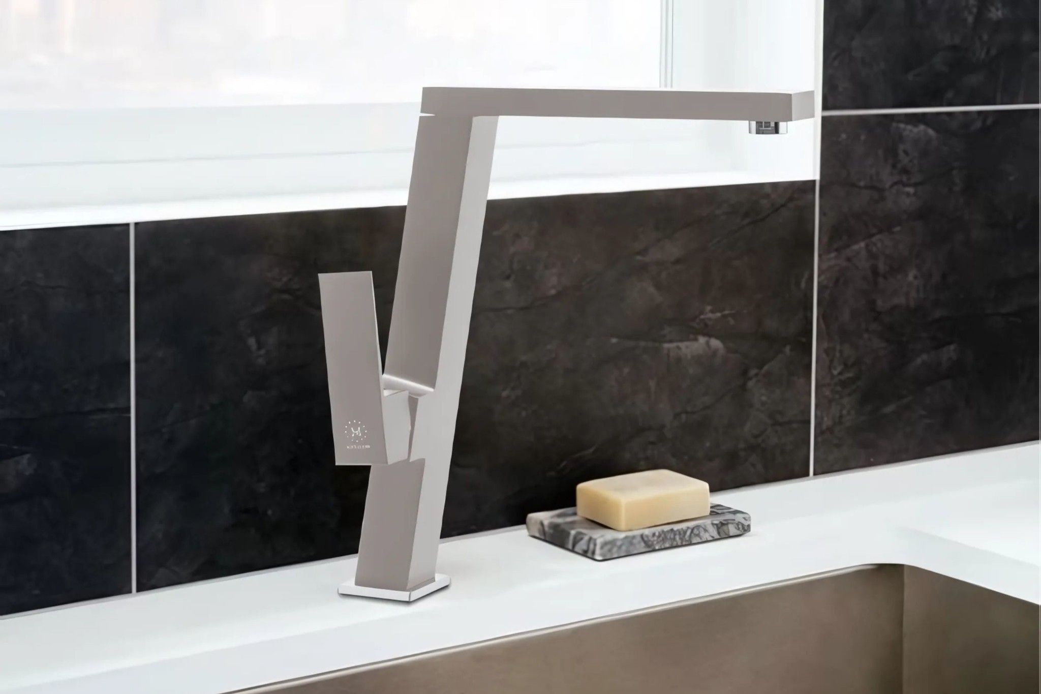 Hoàn thiện từ chất liệu từ đồng thau cao cấp nguyên chất