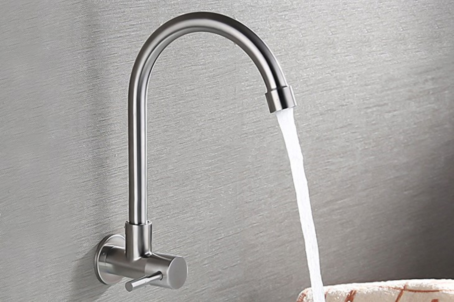 Vòi rửa bát Teka gắn tường