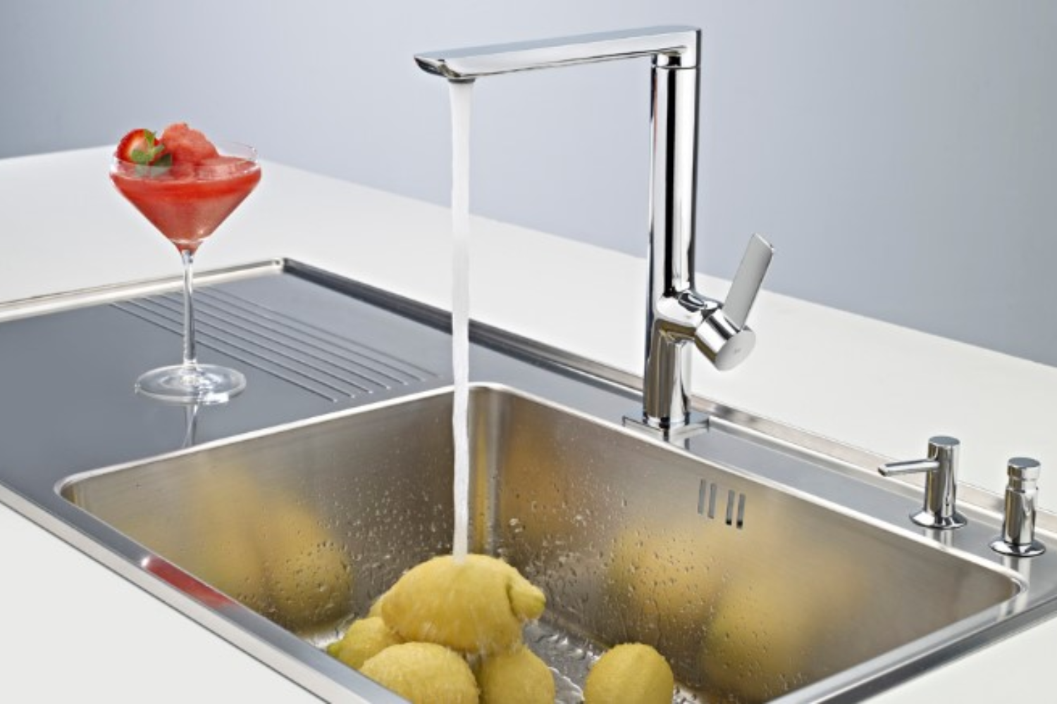 Vòi rửa bát Teka trang bị 2 nguồn nước nóng lạnh