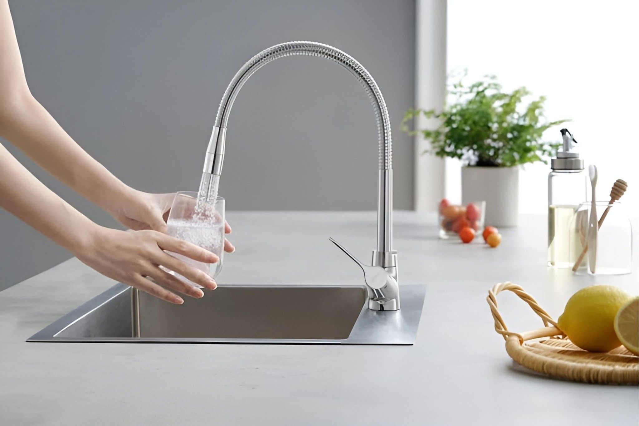 Giữa không gian bếp sạch sẽ