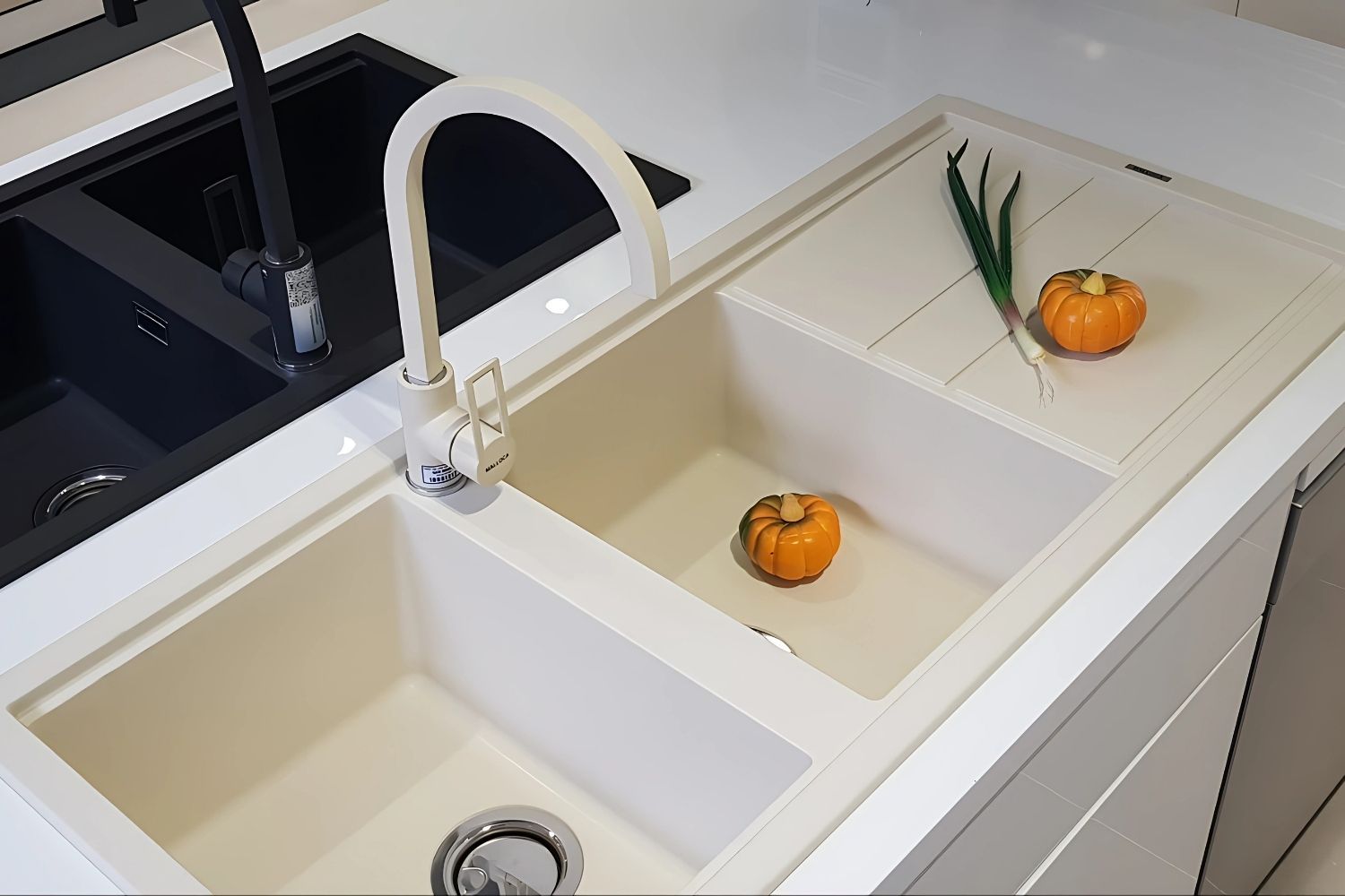 Vòi rửa bát Malloca bằng đồng thau giả đá
