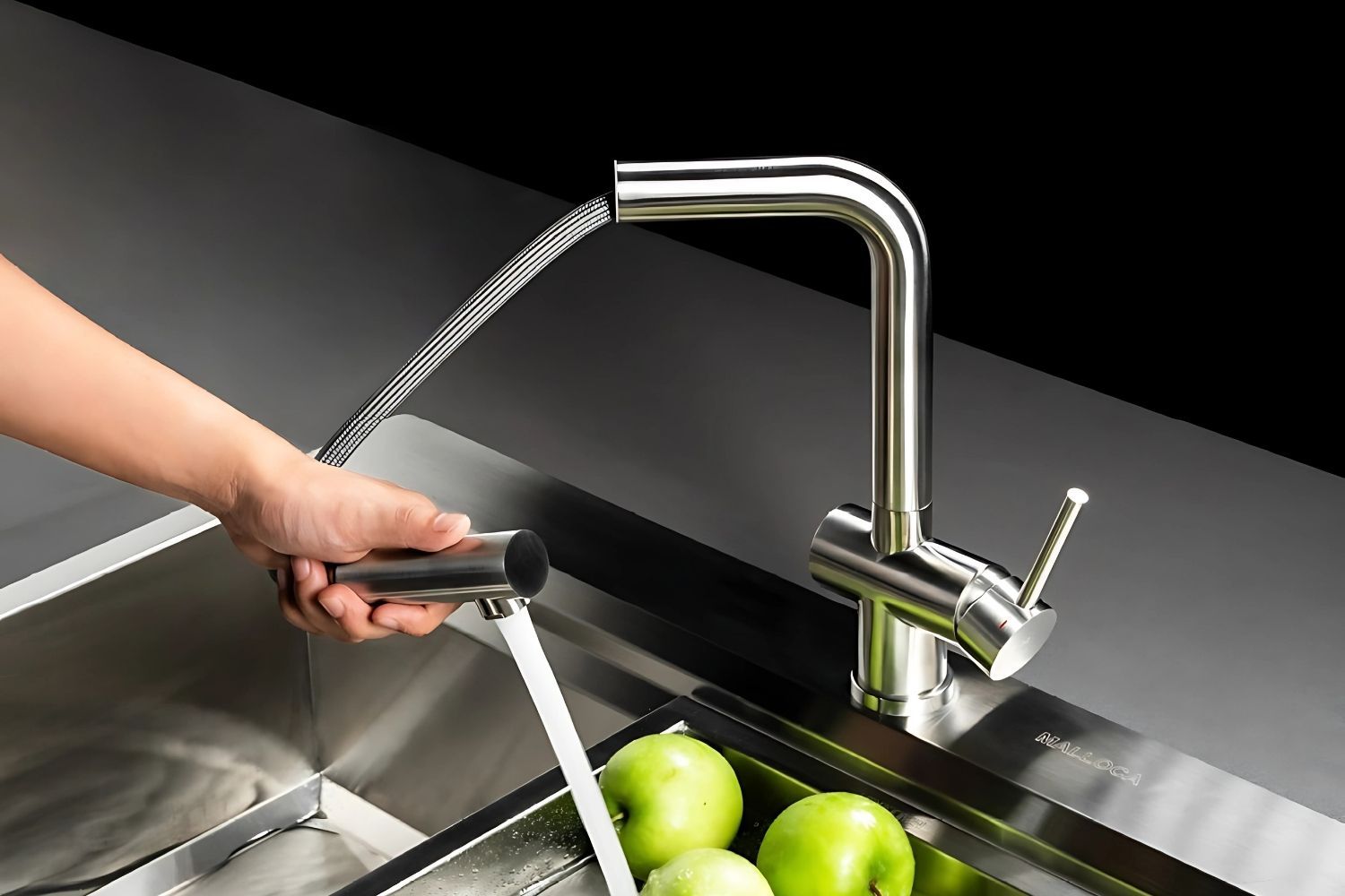Vòi rửa bát Malloca dây rút
