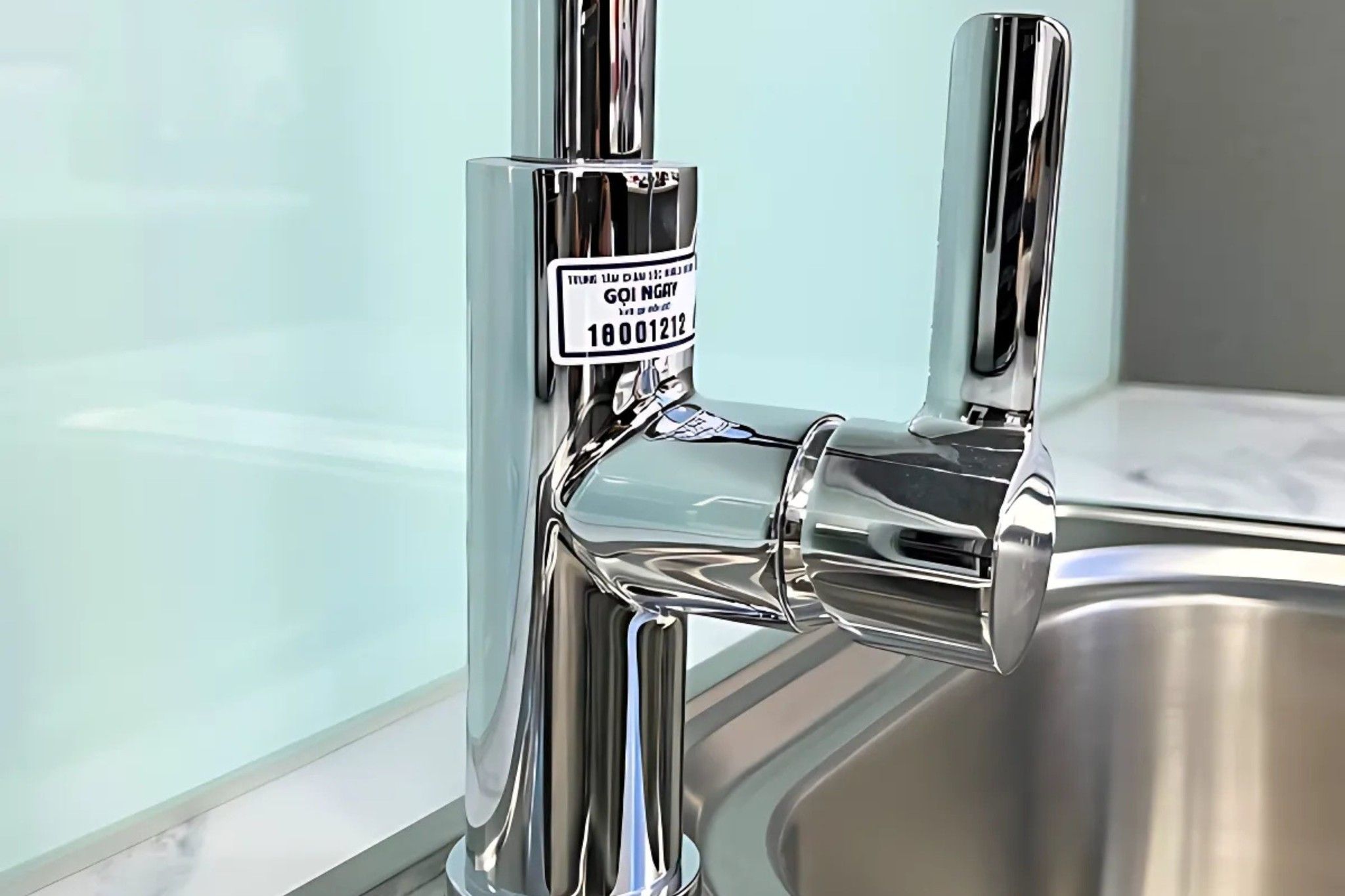 Cần gạt nước dạng bản to dễ điều chỉnh lưu lượng nước và nhiệt độ