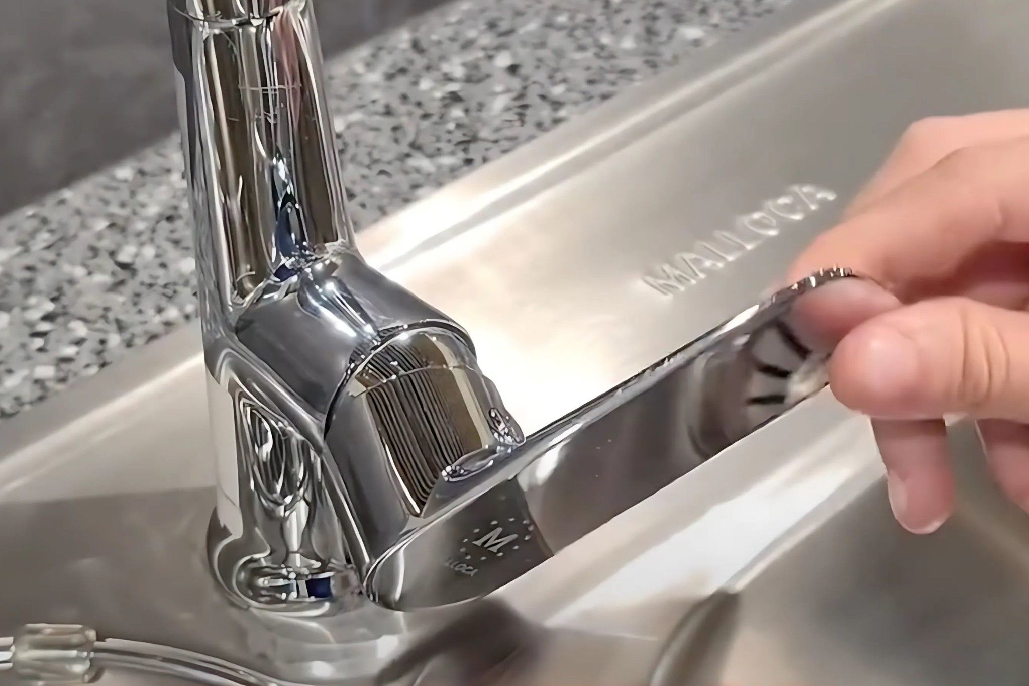 Tay gạt dạng bản to – Kiểm soát chính xác nhiệt độ và lưu lượng nước