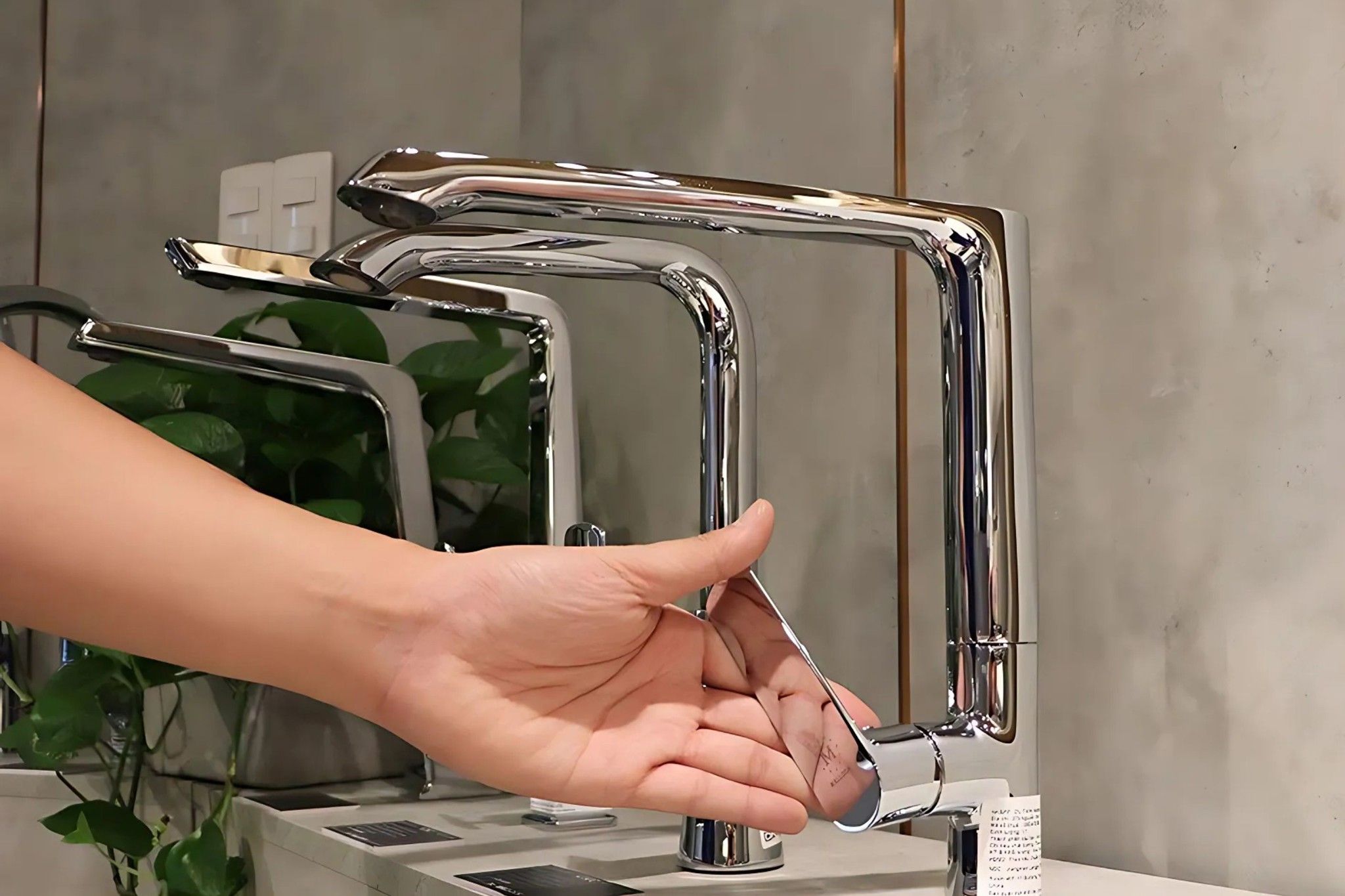 Khả năng xoay 360 độ – Dễ dàng tiếp cận mọi điểm trong chậu rửa