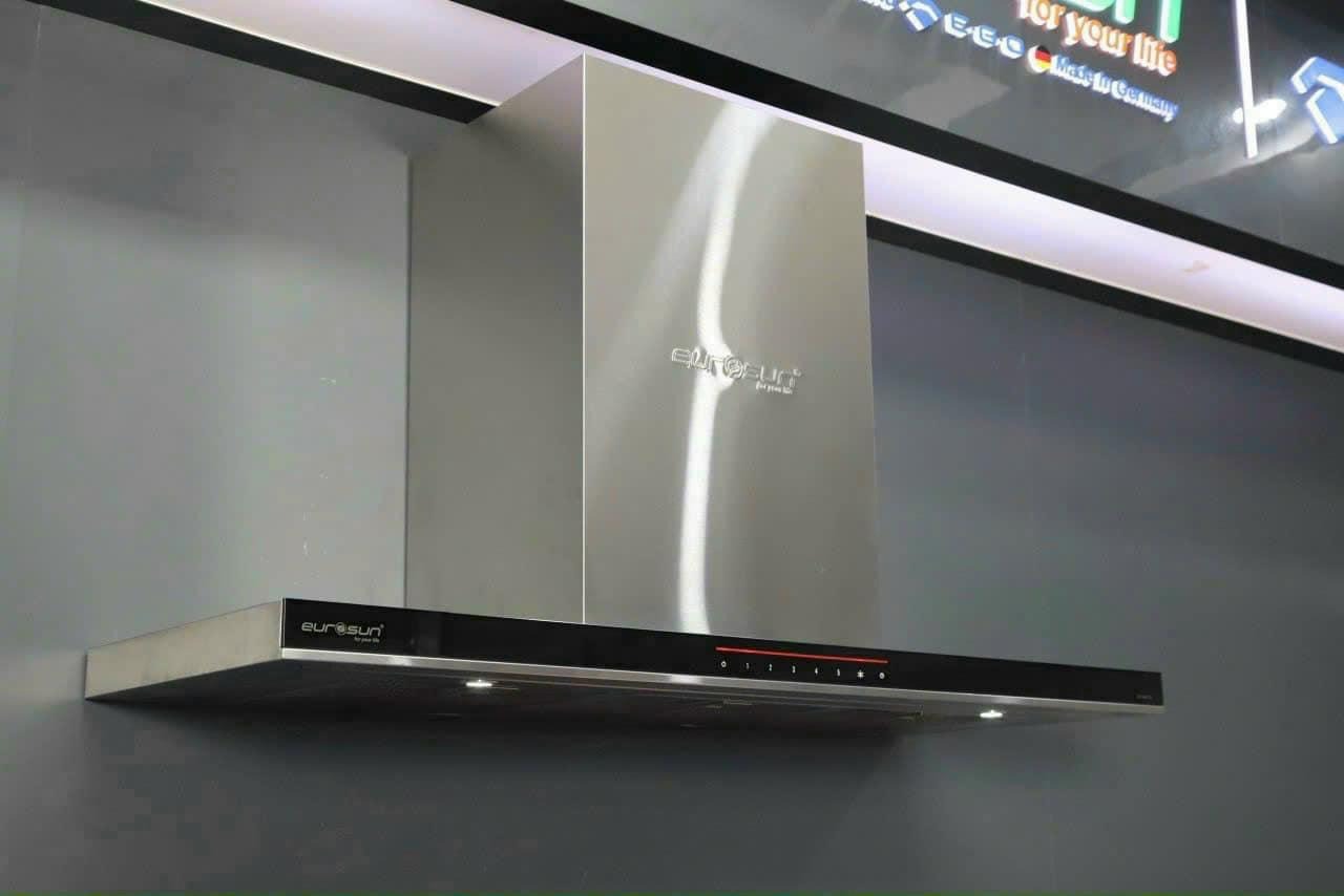 Máy hút mùi Eurosun sở hữu lực hút mạnh, phù hợp mọi món ăn Việt