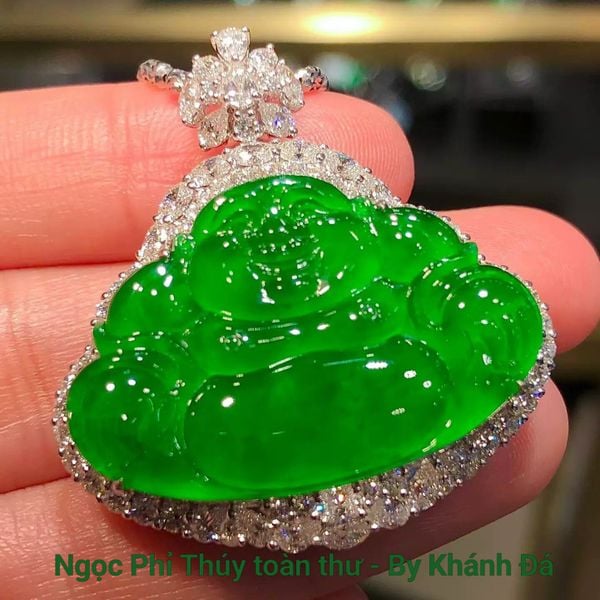 Màu ngọc đạt độ sáng cực đại sẽ gọi là CHÍNH DƯƠNG. VD với Ngọc màu lục, thì Chính Dương Lục là màu thuộc hàng đẹp đắt nhất.