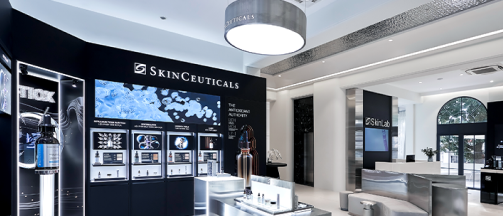 Đặt hẹn cho buổi điều trị với
Láb