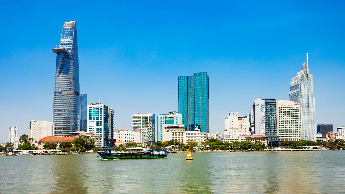 🚴‍♂️ Pedal and Plate: Exploring Saigon’s Breakfast Specials Before You Ride