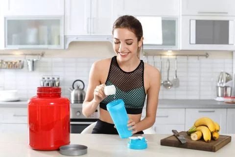 Cách pha whey protein đúng chuẩn, nước trước bột sau