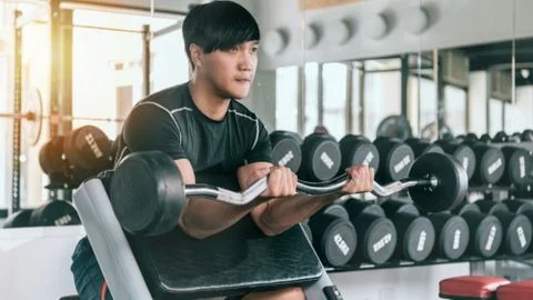 Preacher Curl là gì? Hướng dẫn tư thế tập đúng và các biến thể phổ biến