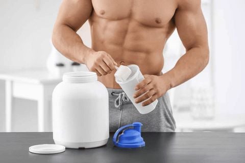 Có nên uống whey protein trước khi ngủ