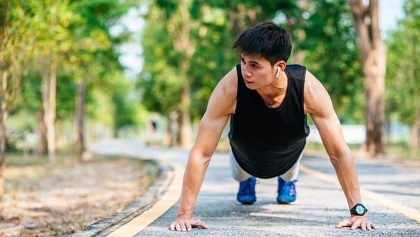 Push-ups là bài tập bodyweight cơ ngực cơ bản, hiệu quả