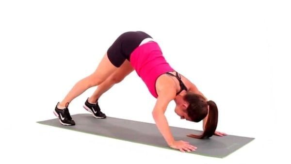 Bodyweight Pike Push-ups giúp cải thiện vóc dáng tốt