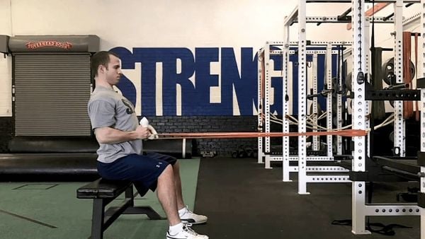 Towel Cable Row - Bài tập cẳng tay nhanh nhất cho nam