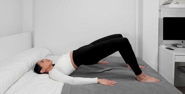 Bài tập giảm mỡ bụng trước khi ngủ dễ thực hiện: Cây cầu