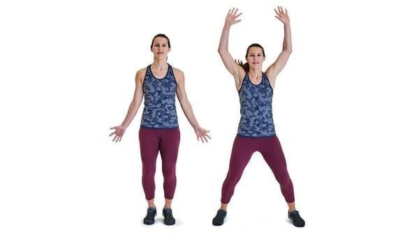 Jumping jacks là bài tập cardio cổ điển đốt calo, tăng sự dẻo dai