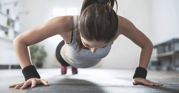 Bài tập hít đất giúp tăng vòng 1 nhanh nhất tại nhà