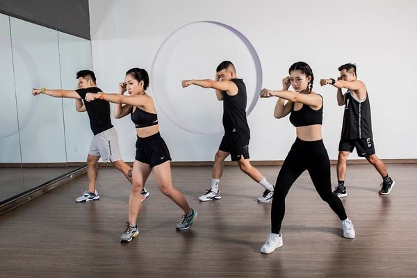 Bài tập body combat đấm thẳng Jab cross