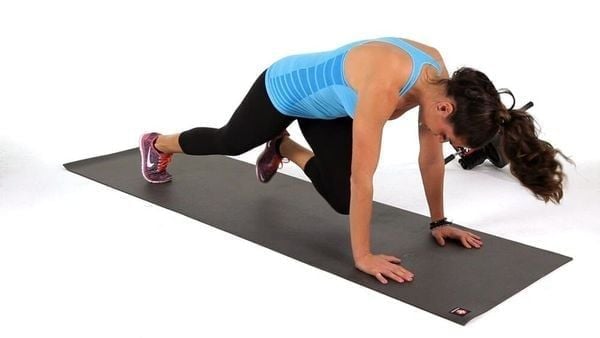 Động tác thực hiện bài tập bodyweight Mountain Climber